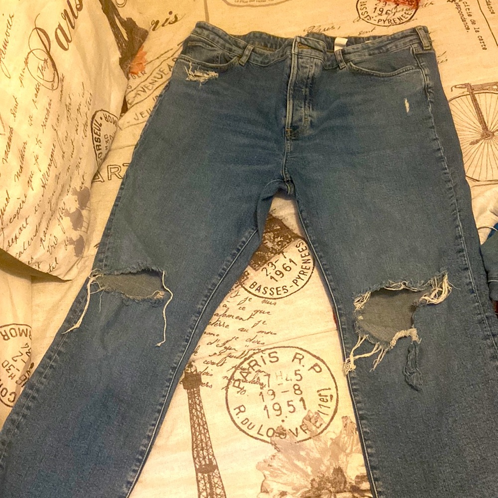 & Denim brand distressed Mom jeans